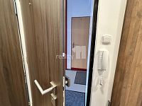 Kompletně zařízený, designově laděný byt 3kk/2xL - bezpečnostní dveře