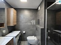 Kompletně zařízený, designově laděný byt 3kk/2xL - koupelna s pračkou/sušičkou