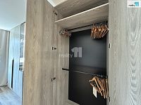 Kompletně zařízený, designově laděný byt 3kk/2xL - šatní skříně