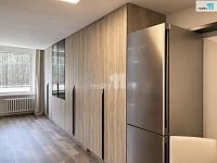 Kompletně zařízený, designově laděný byt 3kk/2xL - vestavěná obývací stěna