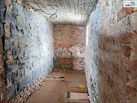 Maršov u Úpice: poloroubenka k rekonstrukci | pozemek 2 328 m² | stodola a dílna - 15