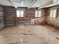 Maršov u Úpice: poloroubenka k rekonstrukci | pozemek 2 328 m² | stodola a dílna - 7