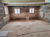 Maršov u Úpice: poloroubenka k rekonstrukci | pozemek 2 328 m² | stodola a dílna - 8