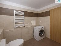 Byt 1kk s balkonem a parkovacím stáním, novostavba domu v Hostivicích ul. Ječná - 5