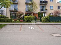 Byt 1kk s balkonem a parkovacím stáním, novostavba domu v Hostivicích ul. Ječná - parkovací místo č. 10