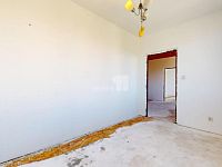 Prodej bytová jednotka 4+1 k rekonstrukci, osobní vlastnictví, 77,20m2, lodžie, sklep, ulice Lužická, Humpolec - 10