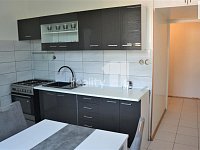 prodej bytu v os. vl. 2+1 63 m2, s balkónem, Arbesova ul. - 2