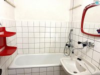 1+1 slunný byt s balkónem - 4