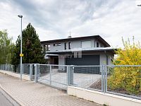 Prodej prostorného rodinného domu 432 m2, 7+kk s bazénem a zahradou, Praha – Královice