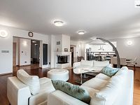 Prodej prostorného rodinného domu 432 m2, 7+kk s bazénem a zahradou, Praha – Královice - 11