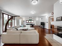 Prodej prostorného rodinného domu 432 m2, 7+kk s bazénem a zahradou, Praha – Královice - 12