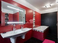 Prodej prostorného rodinného domu 432 m2, 7+kk s bazénem a zahradou, Praha – Královice - 21