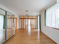 Prodej prostorného rodinného domu 432 m2, 7+kk s bazénem a zahradou, Praha – Královice - 26