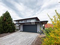 Prodej prostorného rodinného domu 432 m2, 7+kk s bazénem a zahradou, Praha – Královice - 29