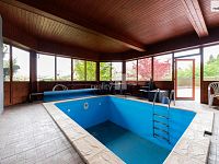 Prodej prostorného rodinného domu 432 m2, 7+kk s bazénem a zahradou, Praha – Královice - 8