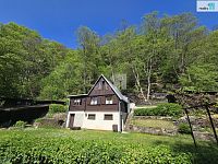 Pronájem zařízené chaty – Měchenice | klidná lokalita, výhled do zeleně, jižní orientace - 2