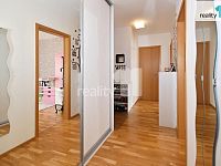 Pronájem světlého vybaveného bytu 3+kk 86 m2, dvě terasy, garážové stání, Rezidence Alfa, ul. Olgy Havlové, Praha  - 13