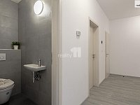 Pronájem bytu 3+kk, 96 m2 + 116 m2 terasa, Praha 8 - 8