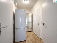 Byt 1kk, 37 m2 s balkonem a parkovacím stáním v Nehvizdech - chodba, ale nyní bez lednice