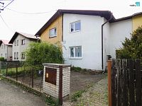 Na prodej řadový rodinný dům 3+1, 120 m2, pozemek 293 m2 v obci Kařez