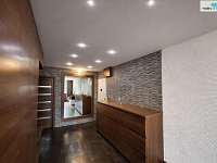   Designový byt 3+kk po kompletní rekonstrukci, 73,6 m2 v Průhonicích, kompletně zařízený - chodba