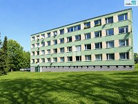   Designový byt 3+kk po kompletní rekonstrukci, 73,6 m2 v Průhonicích, kompletně zařízený - pohled na dům ze zadní strany