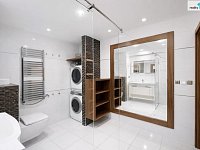   Designový byt 3+kk po kompletní rekonstrukci, 73,6 m2 v Průhonicích, kompletně zařízený - prostorná koupelna