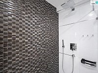   Designový byt 3+kk po kompletní rekonstrukci, 73,6 m2 v Průhonicích, kompletně zařízený - sprchový kout