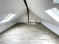 Pronájem byt 3kk, 75m2, mezonet, šatna, komora,  ul. Sokolovská, Karlovy Vary - 9