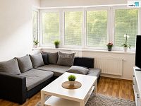 Pronájem světlého bytu 2+kk s lodžií a výhledem do zeleně – Praha 5, Košíře