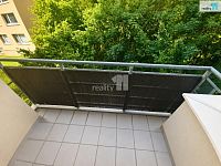 Pronájem světlého bytu 2+kk s lodžií a výhledem do zeleně – Praha 5, Košíře - 4