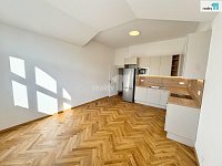 Pronájem bytu 3+kk, 82 m2, po kompletní rekonstrukci, nezařízený, Praha 8 - Karlín - 2