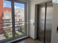 prostorný 2+kk s garážovým stáním - 6