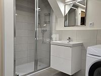 Pronájem zařízeného ateliéru 2+kk, 40 m2, s možností parkování Praha 7 - 8