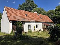 Prodej domu s velkou zahradou ve městě Chodov u K. Varů.Preodej - 2