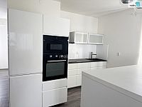 Prodej prostorného družstevního bytu 3+kk, 84,8 m² s garážovým stáním a terasou  – Liberec, Jeronýmova