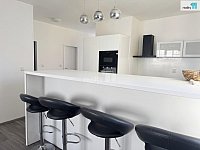 Prodej prostorného družstevního bytu 3+kk, 84,8 m² s garážovým stáním a terasou  – Liberec, Jeronýmova - 2