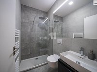 Výjimečný designový ve Vršovicích byt 3+kk s balkonem v blízkosti Grébovky - 11