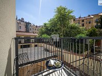 Výjimečný designový ve Vršovicích byt 3+kk s balkonem v blízkosti Grébovky - 25