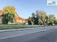 Mezonetový byt 3+kk v Praze 6 - Ruzyně ul. Drnovská - autobusová zastávka před domem