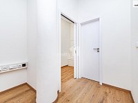 Pronájem světlé kanceláře 46 m² s možností garážového stání, Praha 10 – Vršovice - 13