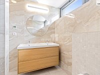 Pronájem domu 202m2, Vinná, Benice, Praha  - 11
