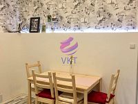 Krátkodobý pronájem bytu 45 m2, dispozice 1+1, na ulici Domažlická, Brno - Královo Pole - jídelní stůl - kuchyň.jpg