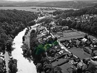 PRODEJ POZEMKU S ROZESTAVĚNÝM DOMEM, BORŠOV NAD VLTAVOU - DRON1.jpg