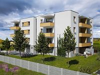 PRODEJ NOVÉHO BYTU 1+KK SE ZAHRADOU, ŠROUBÁRENSKÁ, ČB - Pohled_3_4K.jpg