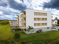 PRODEJ NOVÉHO BYTU 1+KK SE ZAHRADOU, ŠROUBÁRENSKÁ, ČB - Pohled_4_4K.jpg