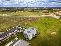 PRODEJ NOVÉHO BYTU 1+KK SE ZAHRADOU, ŠROUBÁRENSKÁ, ČB - Pohled_6_4K.jpg