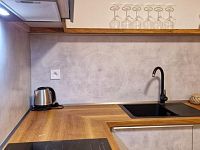 PRODEJ KRÁSNÉHO APARTMÁNU 2+KK, BENEŠOV NAD ČERNOU - 20251013_093510.jpg