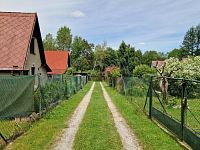 PRODEJ ZDĚNÉ CHATY S PERGOLOU, TRHOVÉ SVINY - 20260604_131953.jpg