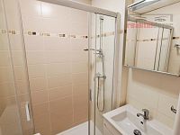 Prodej bytu v OV 2+1 s lodžií, šatnou a sklepem ul. Jakuba Obrovského Brno-Bystrc - koupelna.jpg